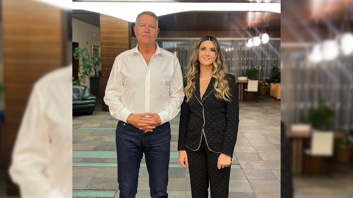 Președintele Klaus Iohannis se tunde la un salon din Herăstrău / Stilista a pus poza pe Facebook