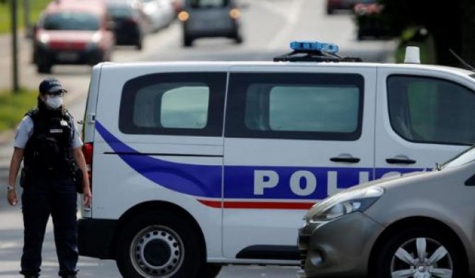 Un adolescent a fost reținut la Paris pentru că a atacat un rabin în metrou Un adolescent a fost reținut la Paris pentru că a atacat un rabin în metrou