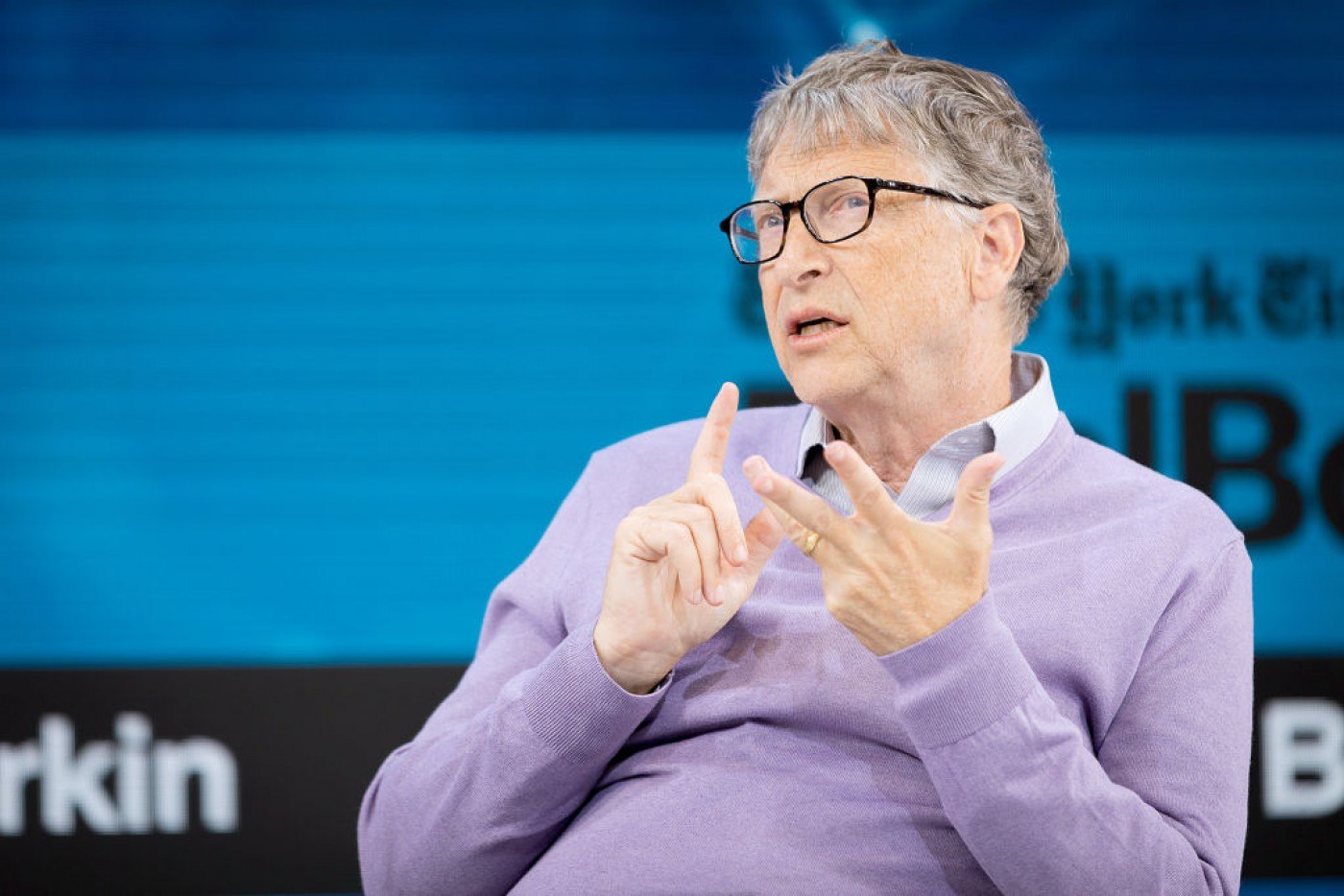 Tupeu de miliardar: Bill Gates, acuzat că investește în producția de carne artificială sub pretextul prevenirii schimbării climatice doar pentru a-și umple buzunarele