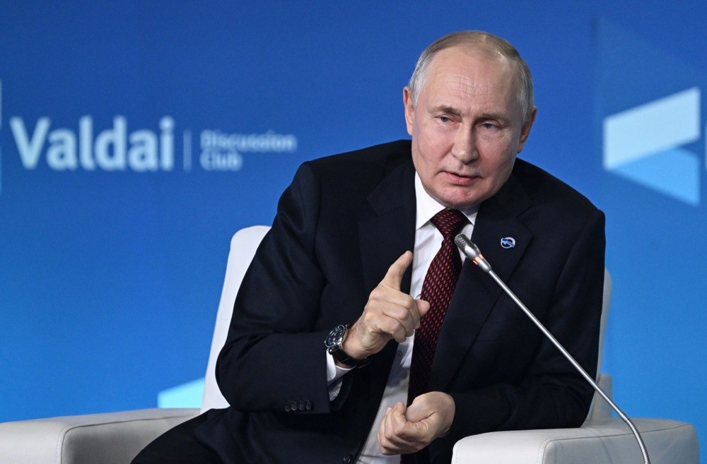 Putin își extinde mecanismele de represiune către străini: ce prevede „acordul de loialitate”
