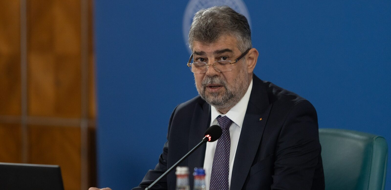 Ce plătim ca să muncim. Ciolacu condiționează „ieftinirea muncii” de „scumpirea profitului”. Reducerea impozitării salariilor, la vară