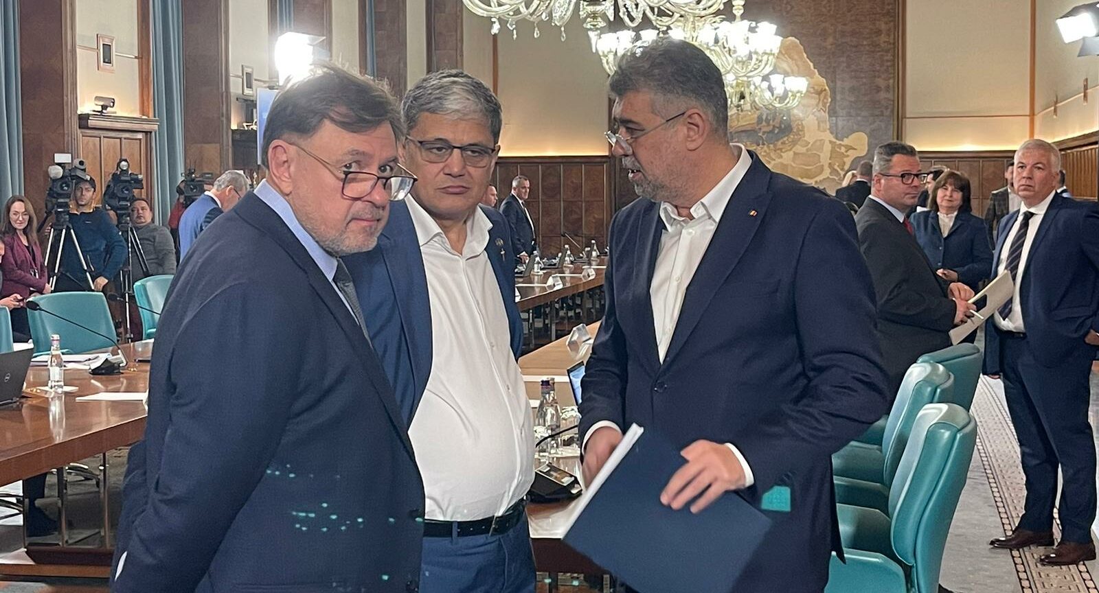 VIDEO| Ciolacu dă asigurări că sunt bani pentru pensii, alocații, șomaj, educație, sănătate și ajutoare de încălzire/ „Boloș a asigurat 13,7 mld. lei”