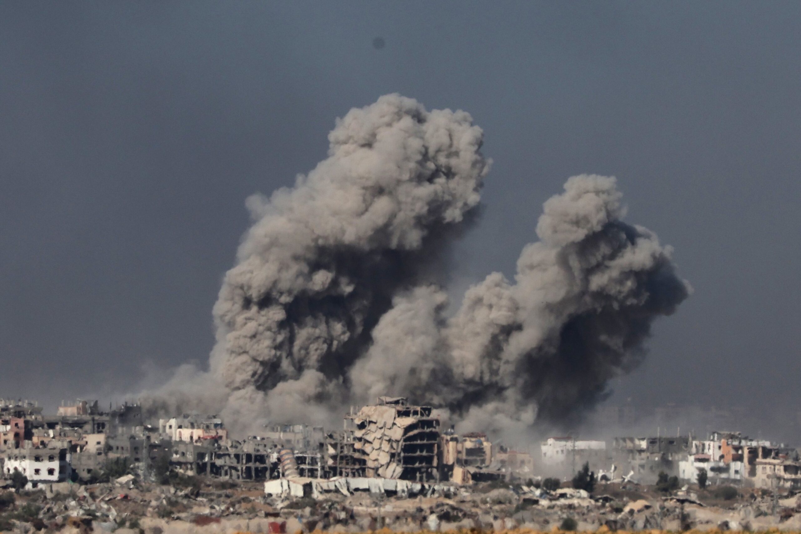 Israelul a dus valize pline cu bani în Gaza pentru a menține Hamas la putere
