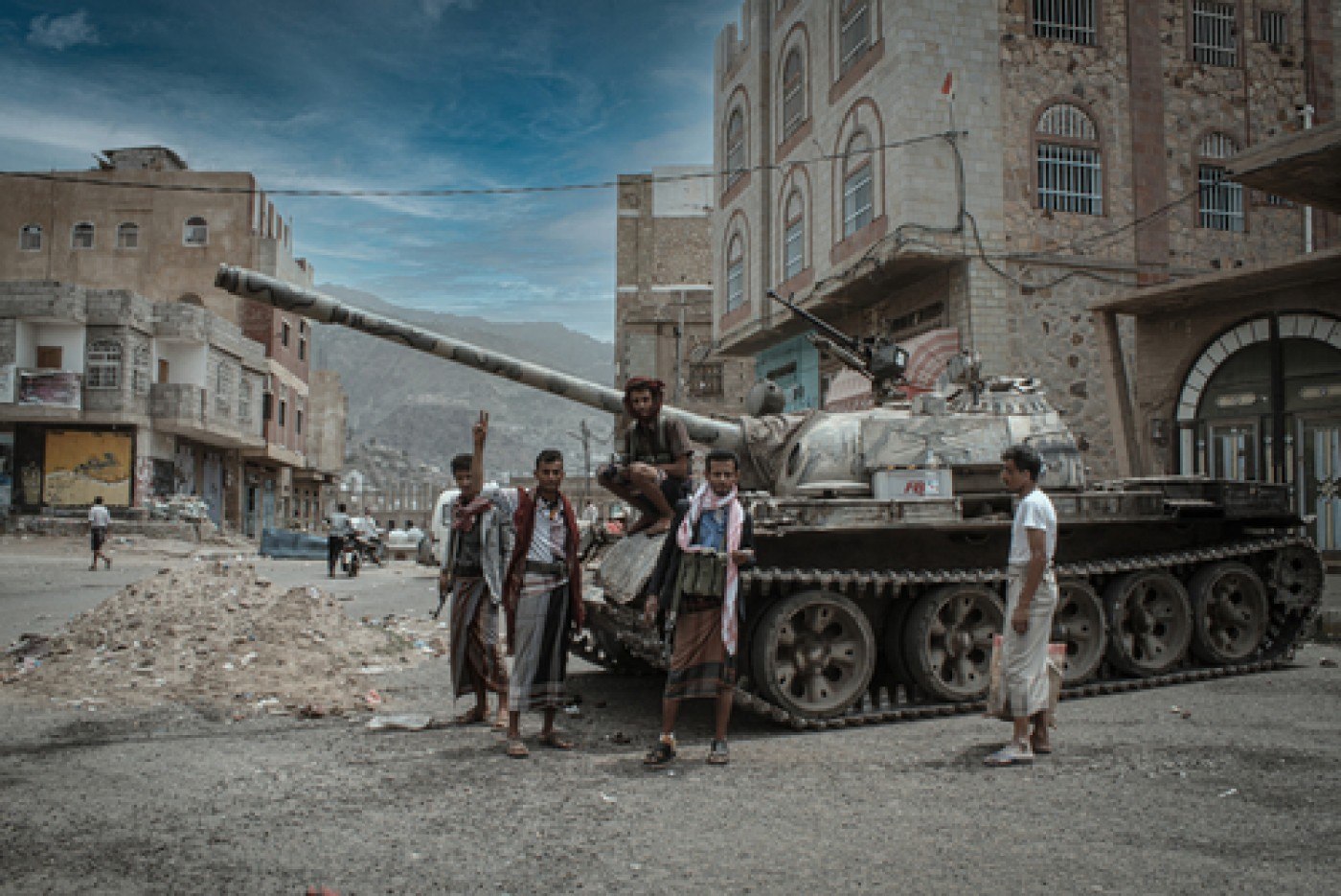 Coaliţia împotriva houthi: Italia trimite o fregată în Marea Roşie, Marea Britanie participă cu un distrugător