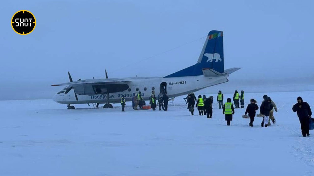 Un avion rusesc a aterizat pe un râu înghețat, din cauza unei erori de pilotaj VIDEO