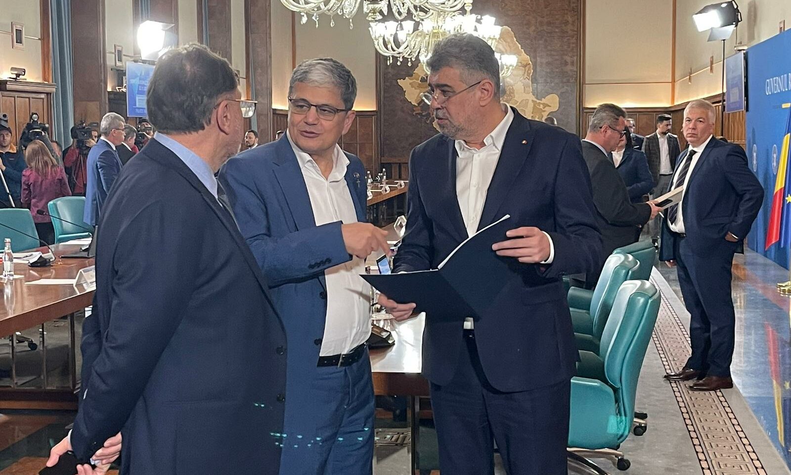 Ciolacu face echipă cu Boloș pentru digitalizarea ANAF / „Eu vă spun că o voi duce până la capăt” Ciolacu face echipă cu Boloș pentru digitalizarea ANAF / „Eu vă spun că o voi duce până la capăt”