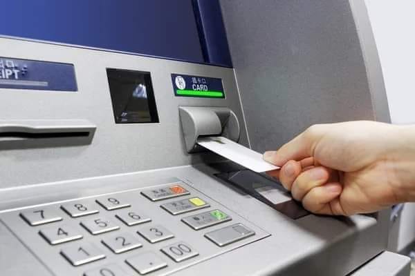 Cont bancar gratuit pentru români! Nu se vor mai lua comisoane în 2024! Legea a fost publicată în Monitorul Oficial