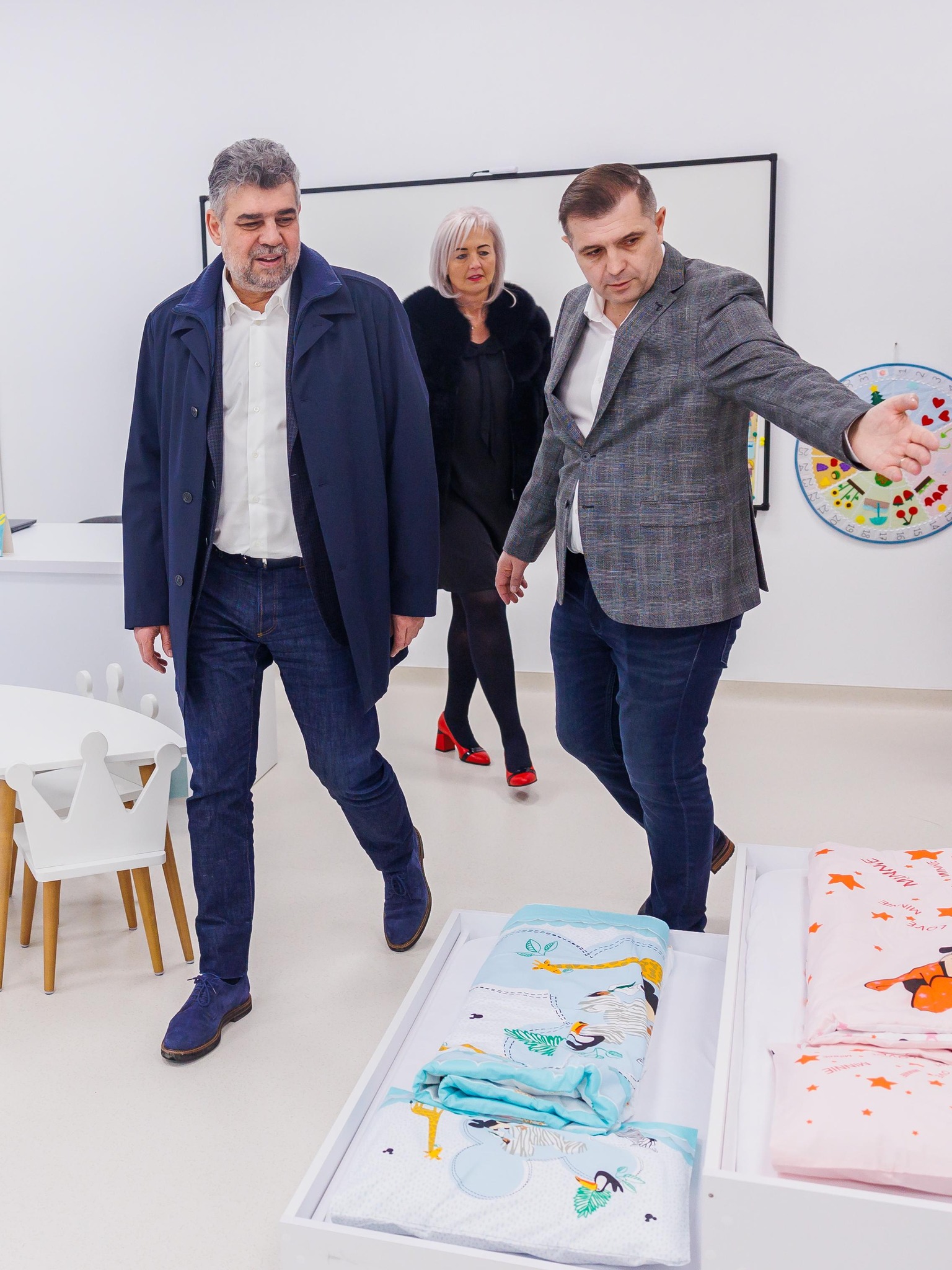 Premierul Marcel Ciolacu îl FELICITĂ pe primarul din Sânmartin