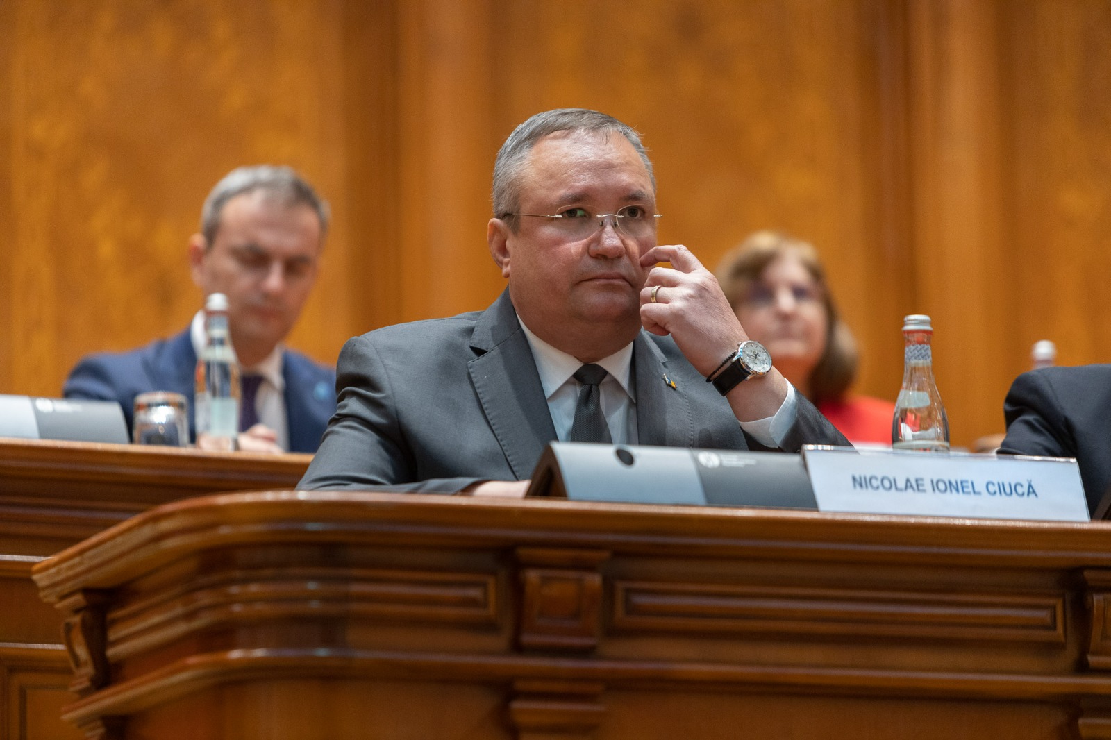 Nicolae Ciucă convoacă Senatul în sesiune EXTRAORDINARĂ. Care este motivul pentru care aleșii sunt chemați din vacanță Nicolae Ciucă convoacă Senatul în sesiune EXTRAORDINARĂ. Care este motivul pentru care aleșii sunt chemați din vacanță