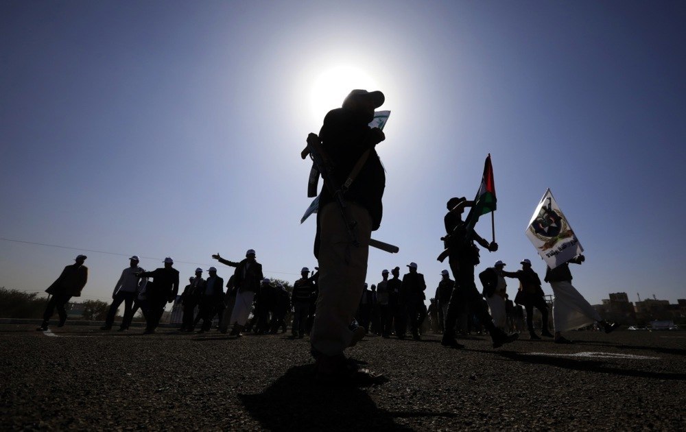 O navă britanică a luat foc după un atac al rebelilor Houthi. Israelul a interceptat o rachetă care se îndrepta spre portul Eilat din Marea Roșie