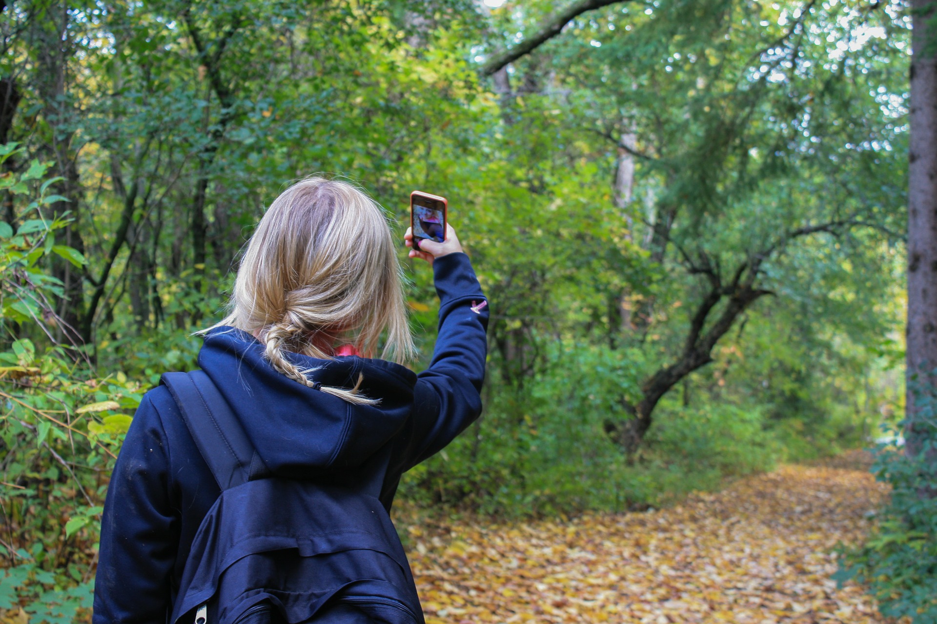 Tânără de 33 de ani, salvată de un selfie. Cum și-a dat seama că are o tumoare cerebrală