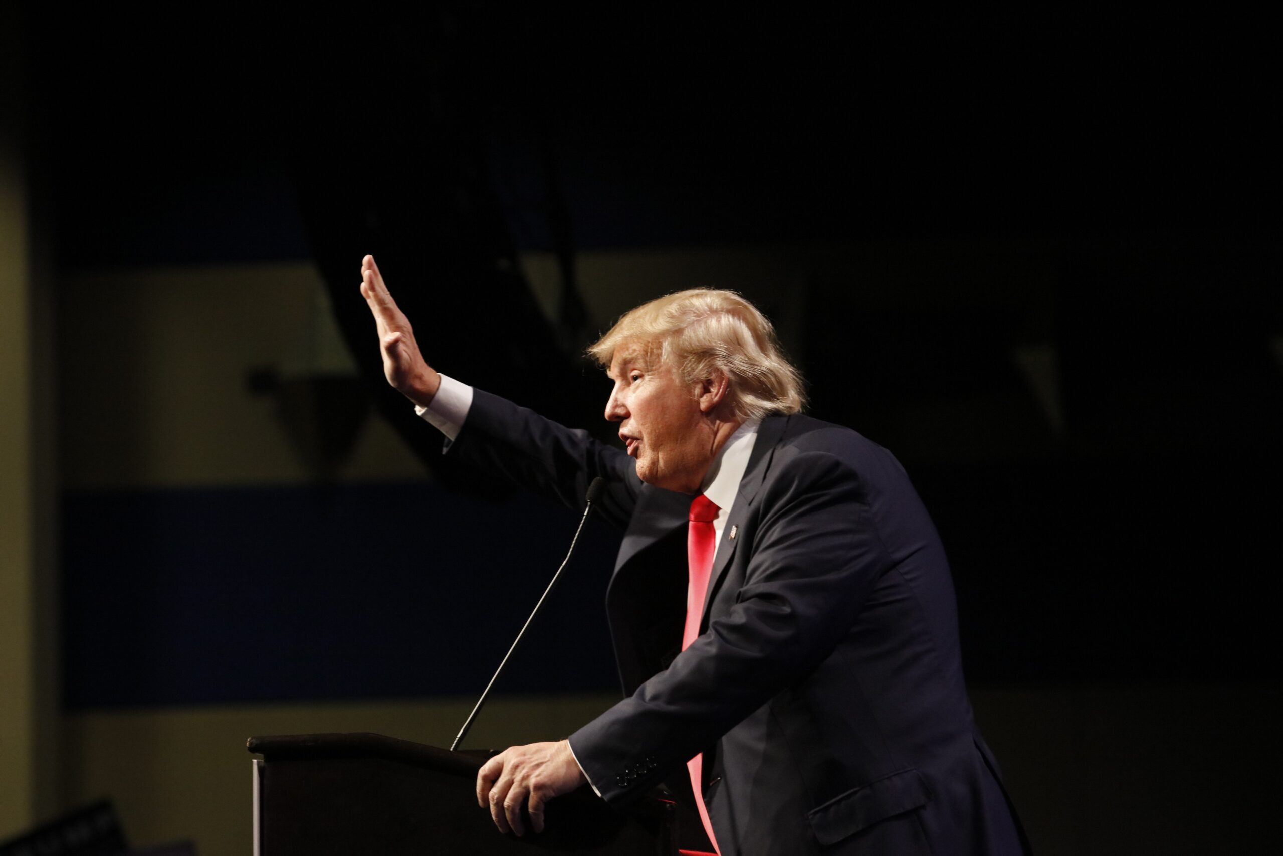 Trump a avertizat despre amenințarea unui război mondial din cauza „mizeriei” lui Biden Trump a avertizat despre amenințarea unui război mondial din cauza „mizeriei” lui Biden