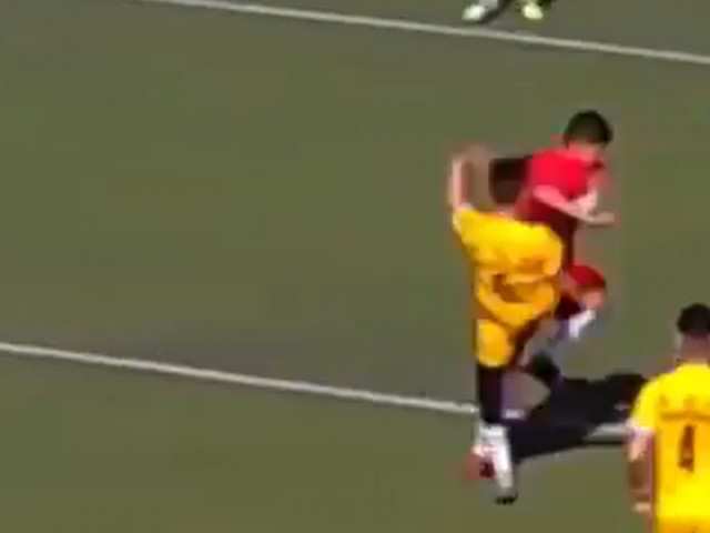 Tragedie pe terenul de fotbal: a murit instant după ce a fost lovit de un adversar
