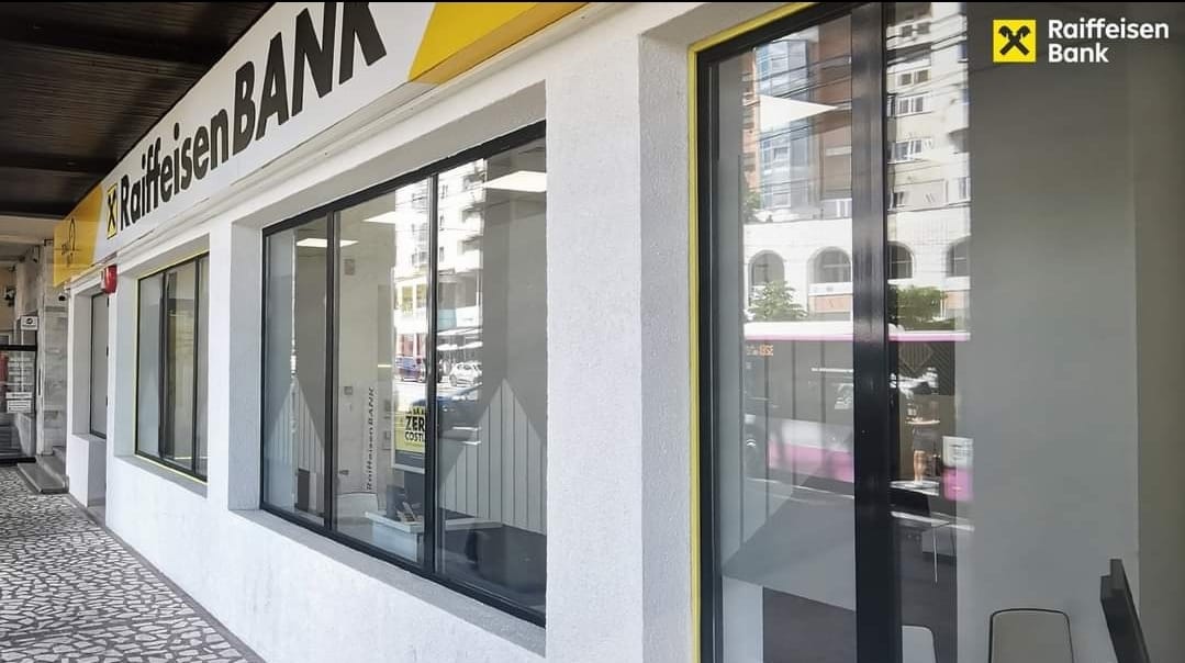 ULTIMA ORĂ! Acțiunile Raiffaisen Bank s-au prăbușit în toată lumea! Giagantul austriac plănuia, în secret, o afacere cu Rusia, dar planul a fost dejucat în ultimul moment! ULTIMA ORĂ! Acțiunile Raiffaisen Bank s-au prăbușit în toată lumea! Giagantul austriac plănuia, în secret, o afacere cu Rusia, dar planul a fost dejucat în ultimul moment!