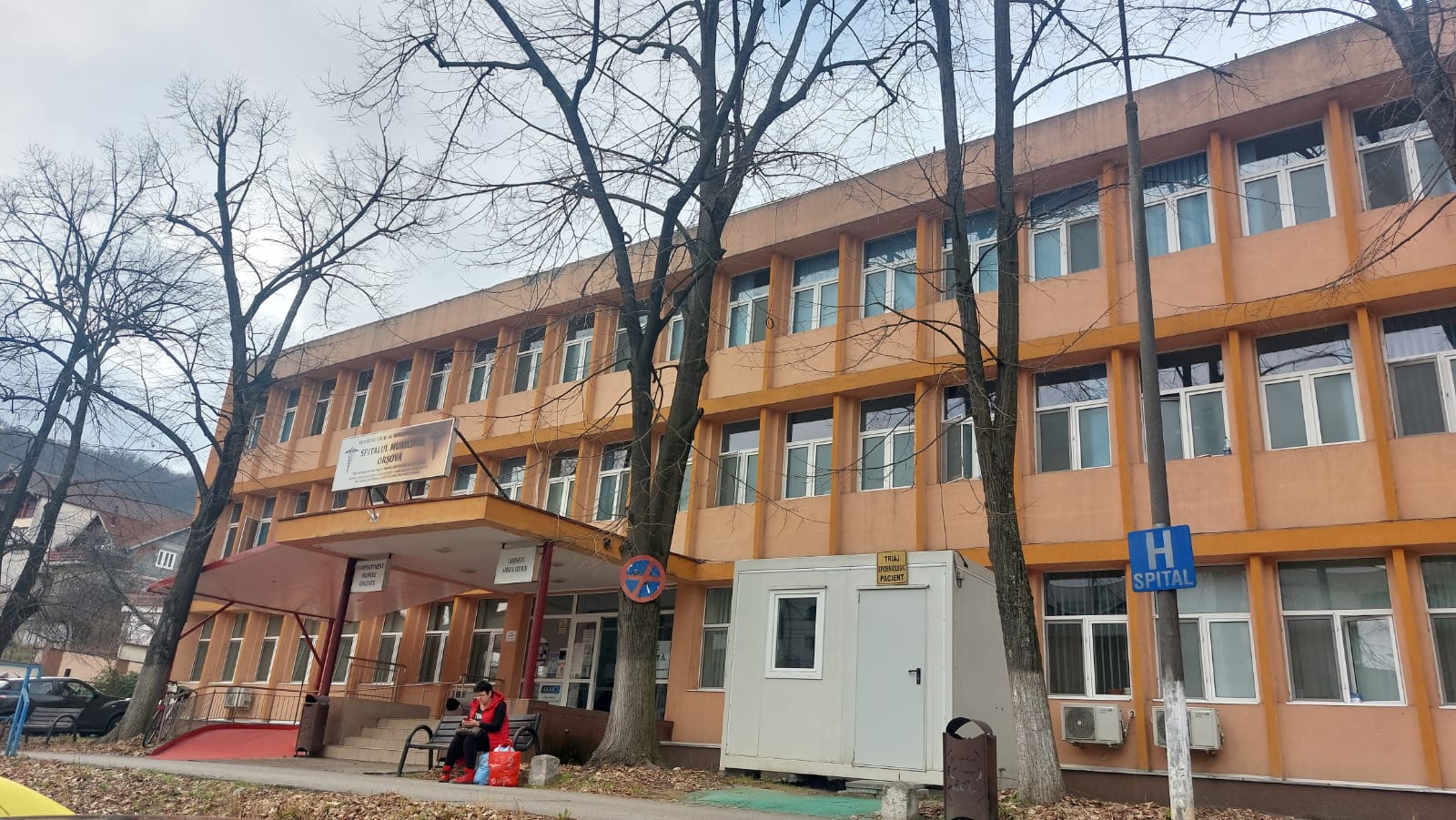 Unele secții funcționează doar cu medici pensionari