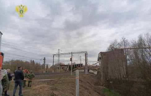 Din cauza prăbușirii podului din Vyazma, se preconizează că trenurile vor întârzia aproximativ patru ore VIDEO Din cauza prăbușirii podului din Vyazma, se preconizează că trenurile vor întârzia aproximativ patru ore VIDEO