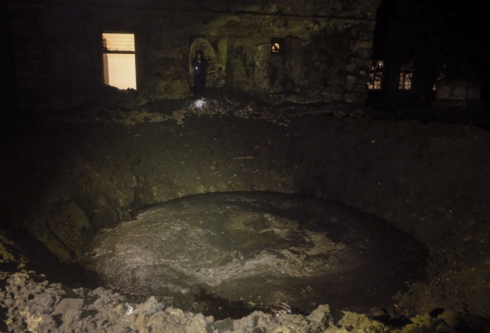 Atacuri de ambele părţi, în cursul nopţii, vizând obiective de infrastructură
