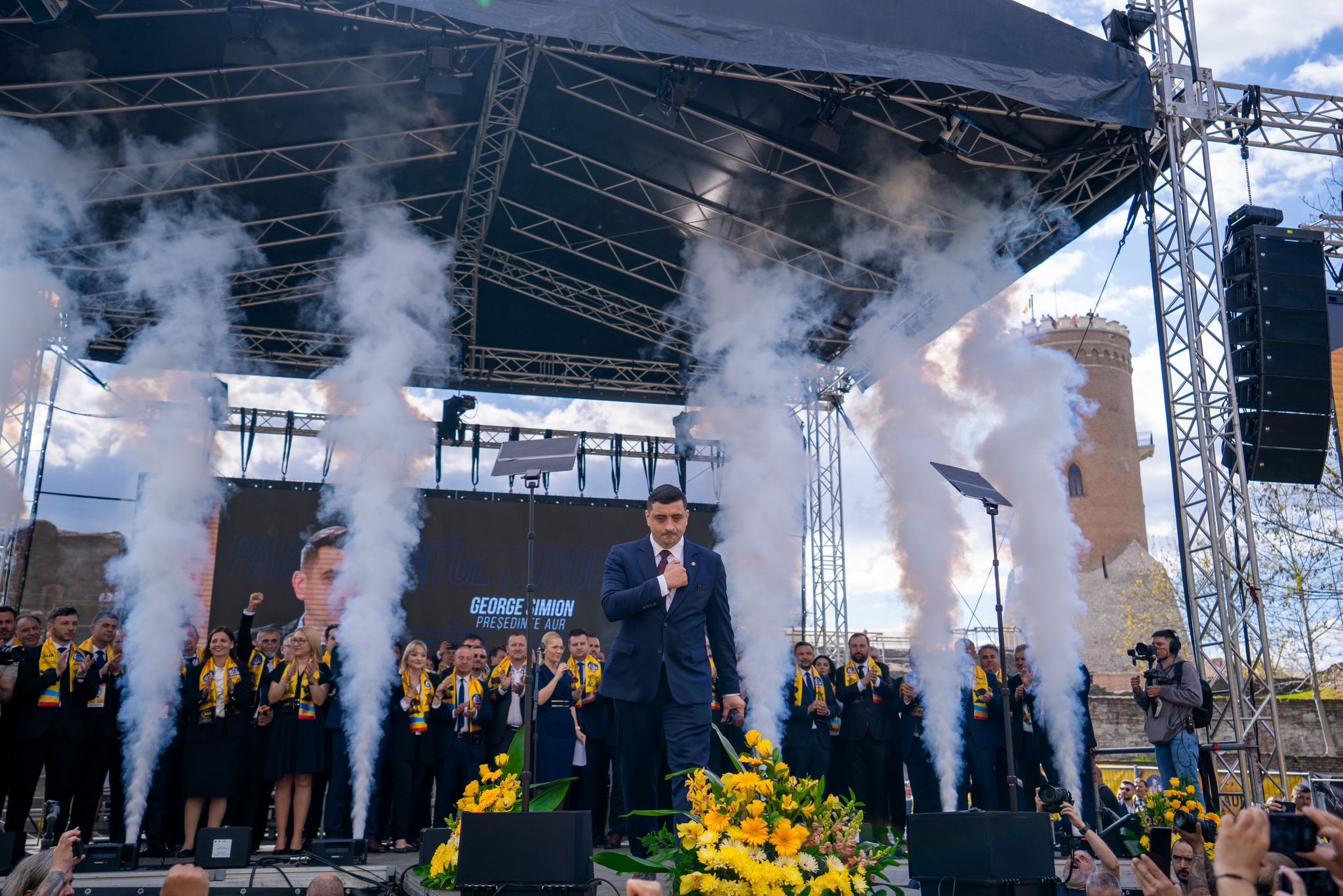A doua lansare AUR, deschisă de „Vlad Țepeș”, la Târgoviște / George SIMION: Nici nu mă gândesc că pierdem în fața PSD-ului A doua lansare AUR, deschisă de „Vlad Țepeș”, la Târgoviște / George SIMION: Nici nu mă gândesc că pierdem în fața PSD-ului