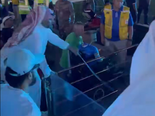 „Scene rușinoase!” Ce scrie presa internațională, după ce un fotbalist a fost biciuit la marginea terenului