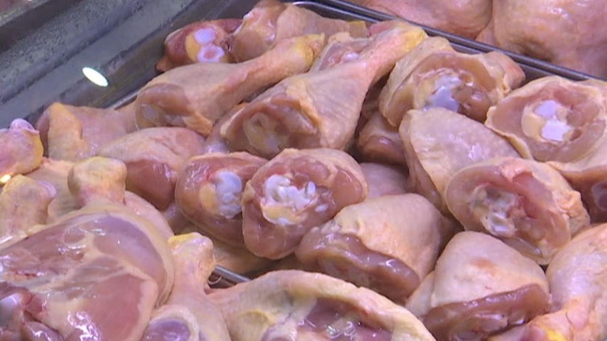 De ce nu trebuie să speli carnea înainte s-o gătești De ce nu trebuie să speli carnea înainte s-o gătești