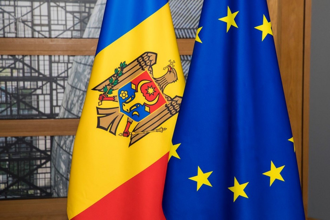 Videoclipuri cu informații false despre guvernul de la Chișinău și Uniunea Europeană, pe site-uri cu filme piratate
