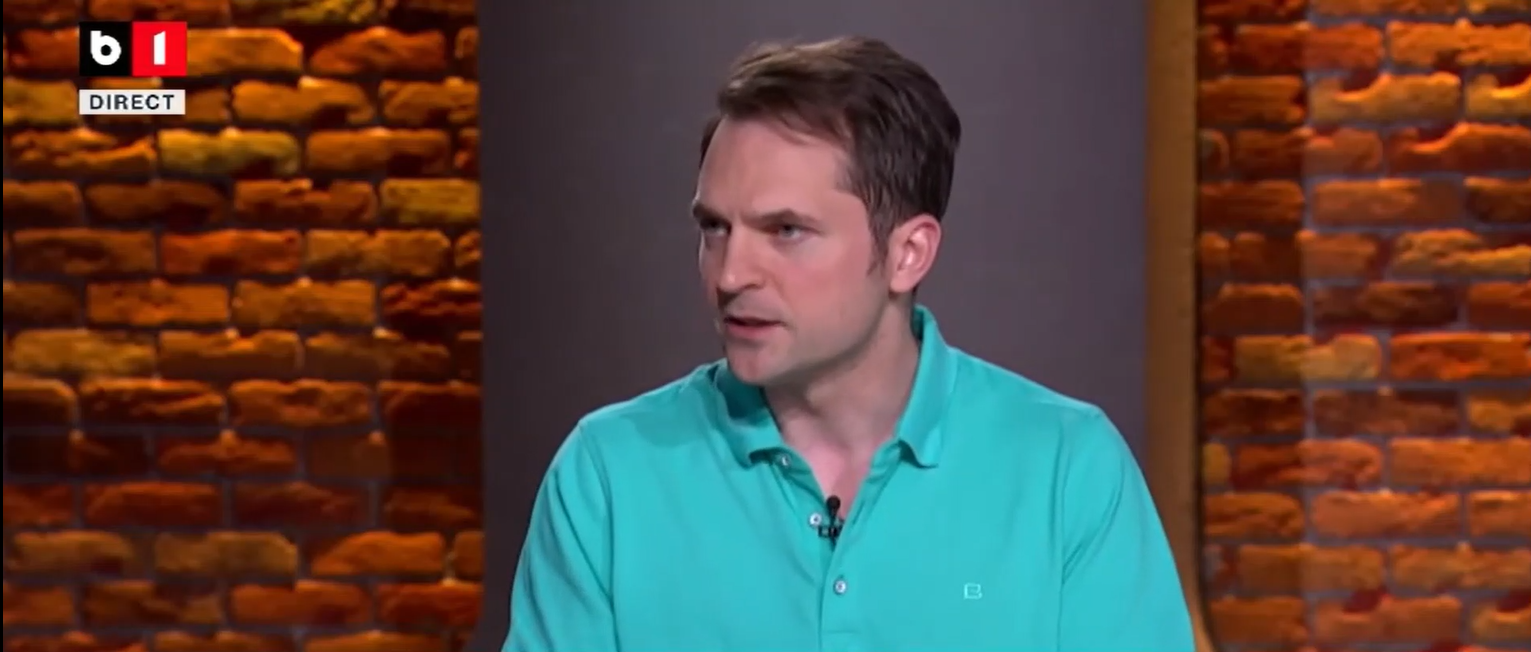 „Suntem doi concurenți, îmi respect toți adversarii politici”