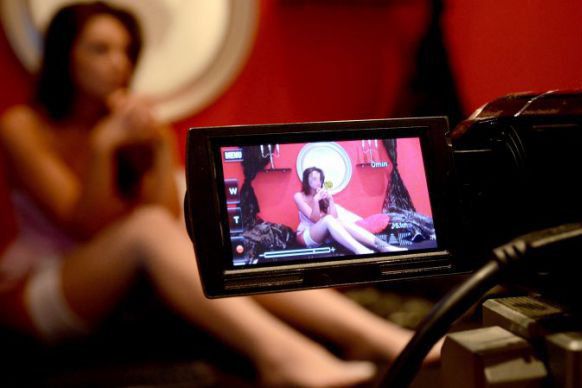 Saloanele de VIDEOCHAT trebuie să fie la distanțe mai mari de 1 km de școli și biserici / Pedepse pentru angajarea minorilor