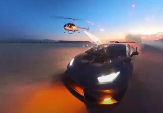 YouTuber arestat pentru o cascadorie cu focuri de artificii trase din elicopter asupra unui Lamborghini. Ce pedeapsă riscă VIDEO