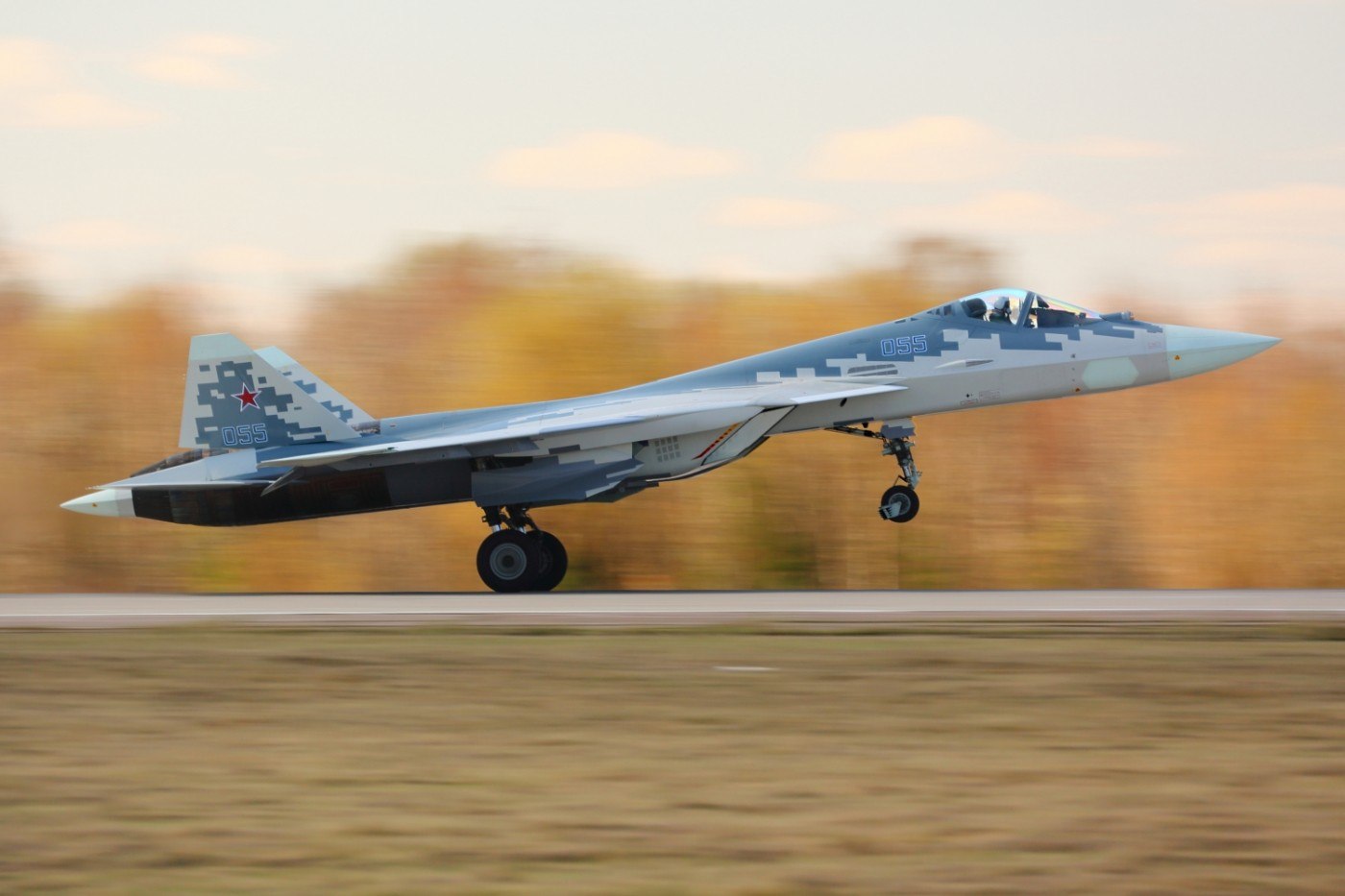 Cel mai modern avion de luptă al rușilor, distrus de ucraineni Cel mai modern avion de luptă al rușilor, distrus de ucraineni