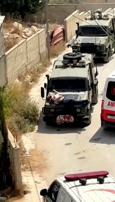 Palestinian rănit, legat și plimbat de soldați israelieni pe capota unui blindat. Cazul va fi investigat