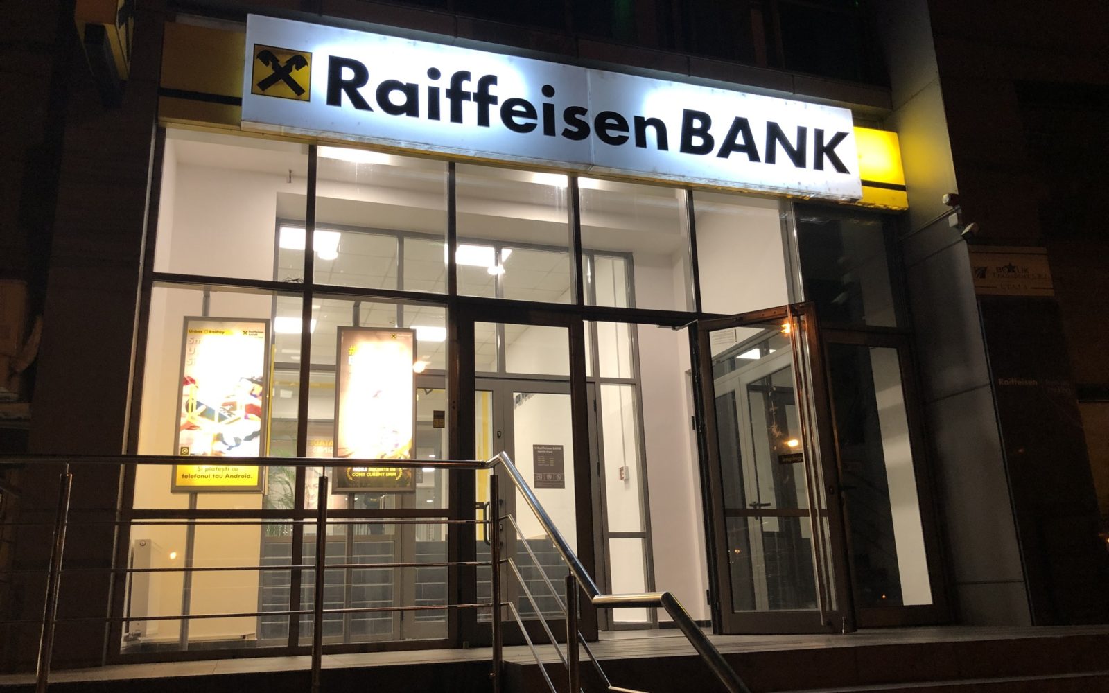 Amendă record pentru Raiffeisen Bank. Cea mai de succes bancă austriacă ar putea fi penalizată pentru o cauză delicată