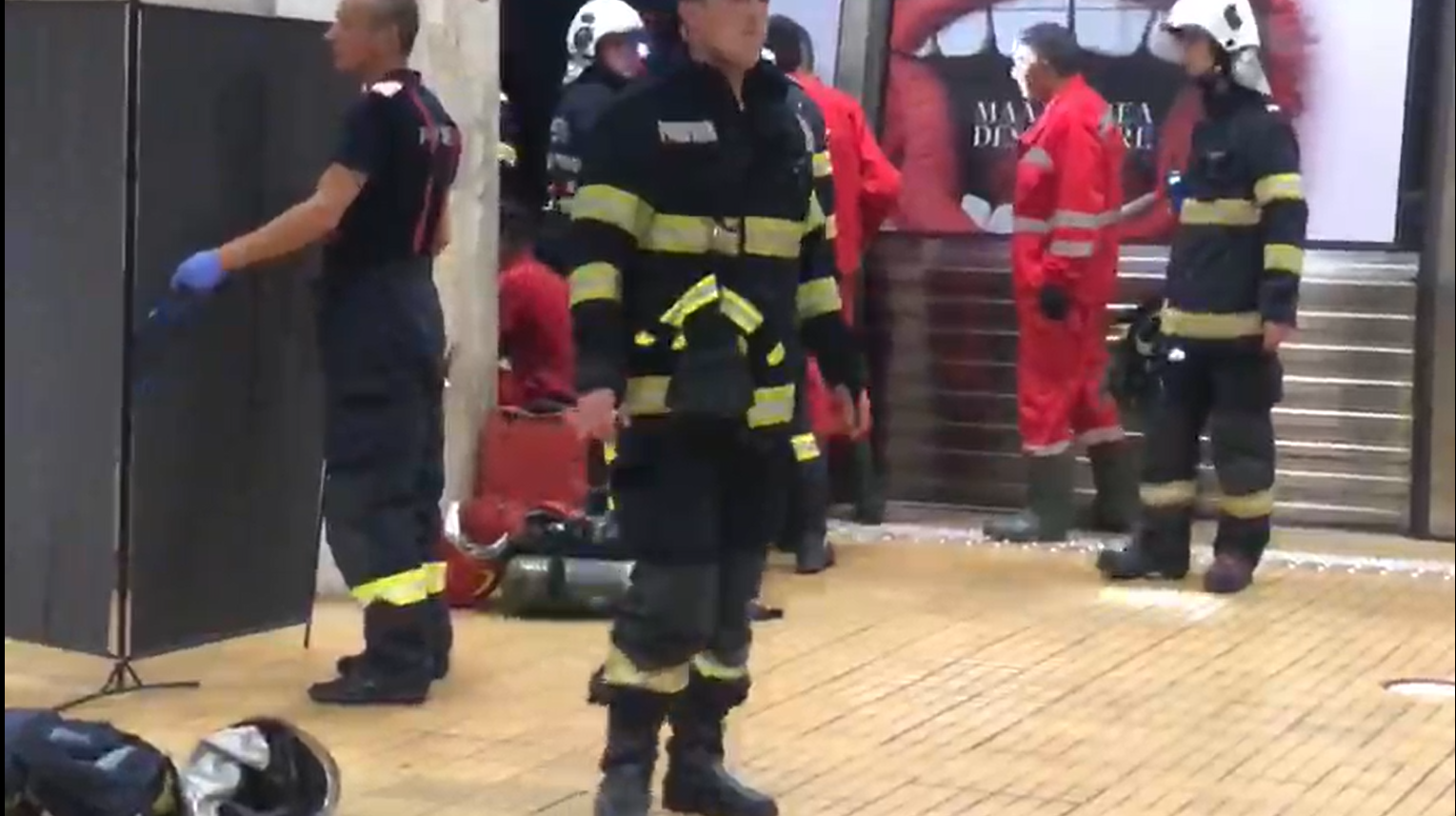 Un bărbat a căzut pe șinele de METROU de la stația Aurel Vlaicu. Magistrala 2 este blocată