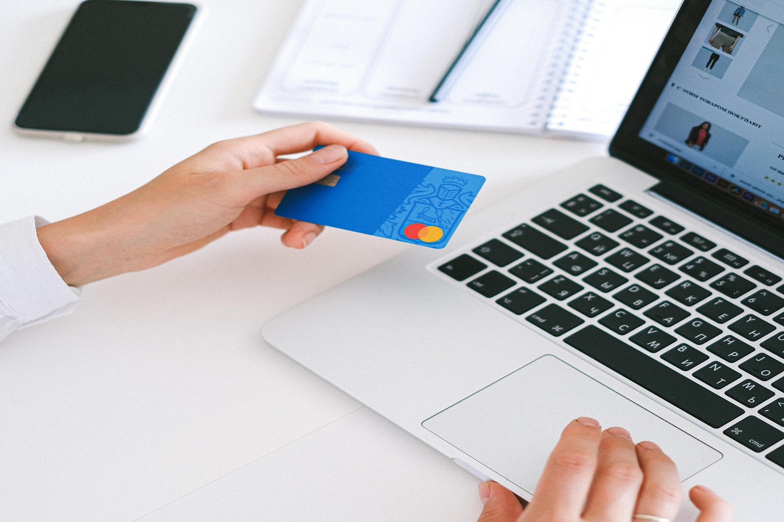 Clienții acestei bănci au parte de schimbări de la 1 iunie! Noua modificare îi scapă pe utilizatori de drumurile la ghișeu