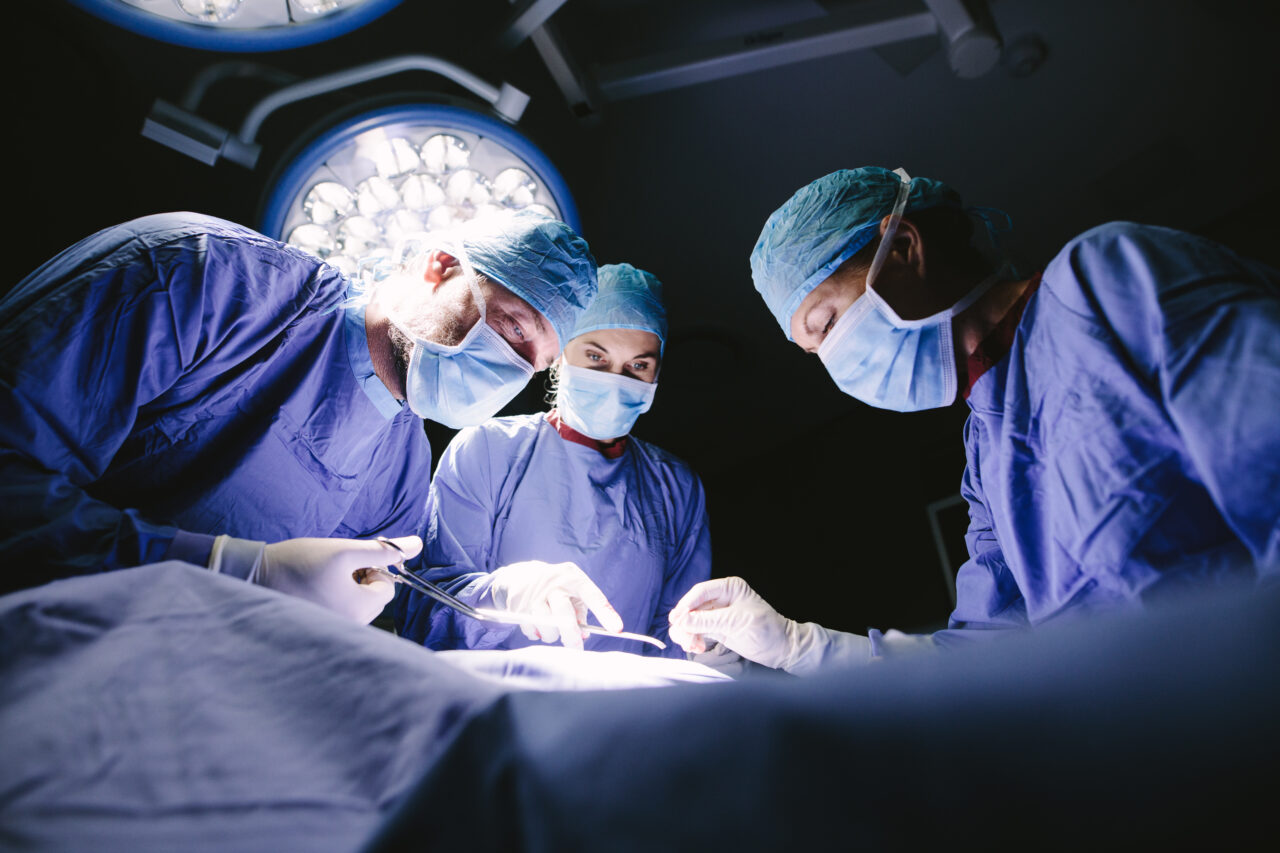 O femeie de 45 de ani, aflată în moarte cerebrală, a salvat viețile a șapte pacienți după ce familia sa a decis să-i DONEZE organele