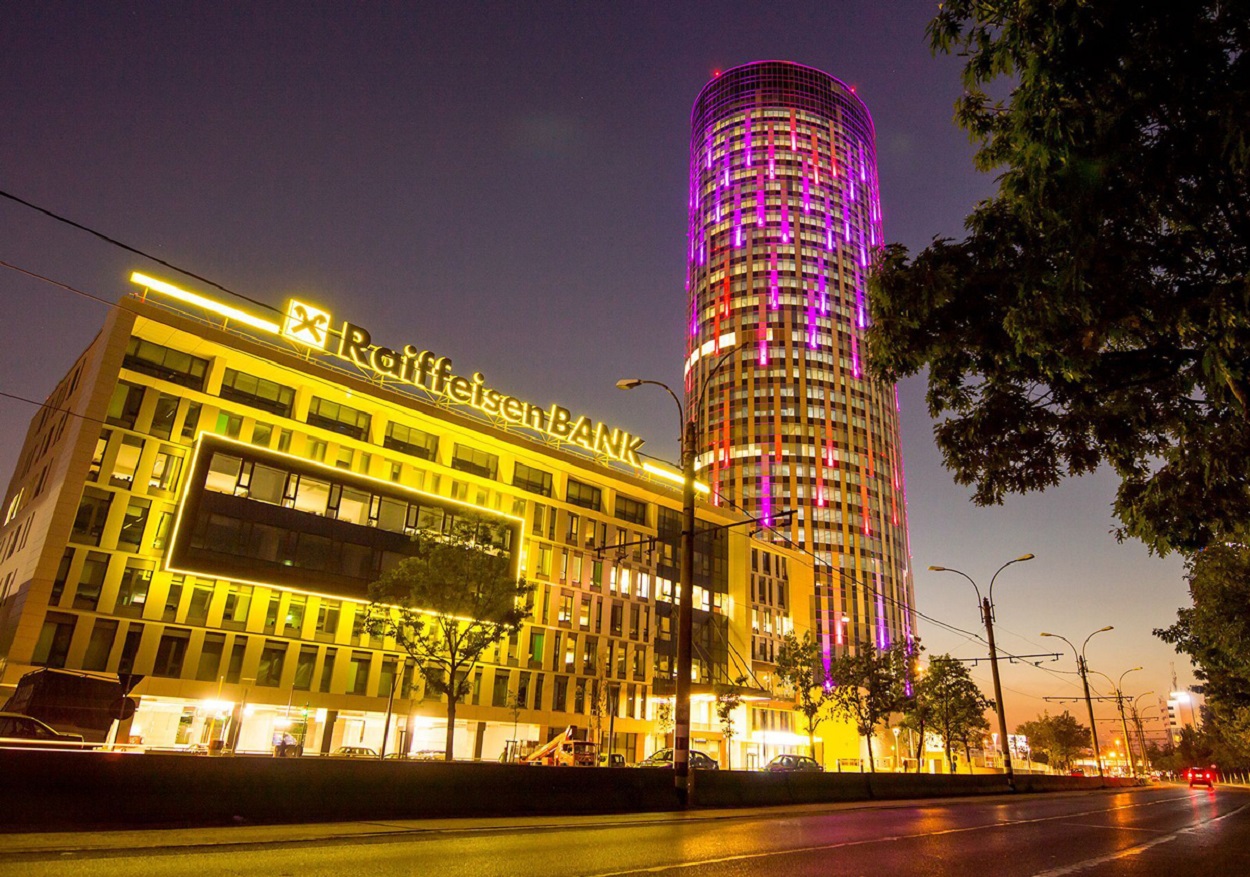 Românii cu carduri la Raiffeisen Bank, șocați de vestea uluitoare. Cum pot obține 500 de lei de la instituția bancară doar dacă este îndeplinită o condiție