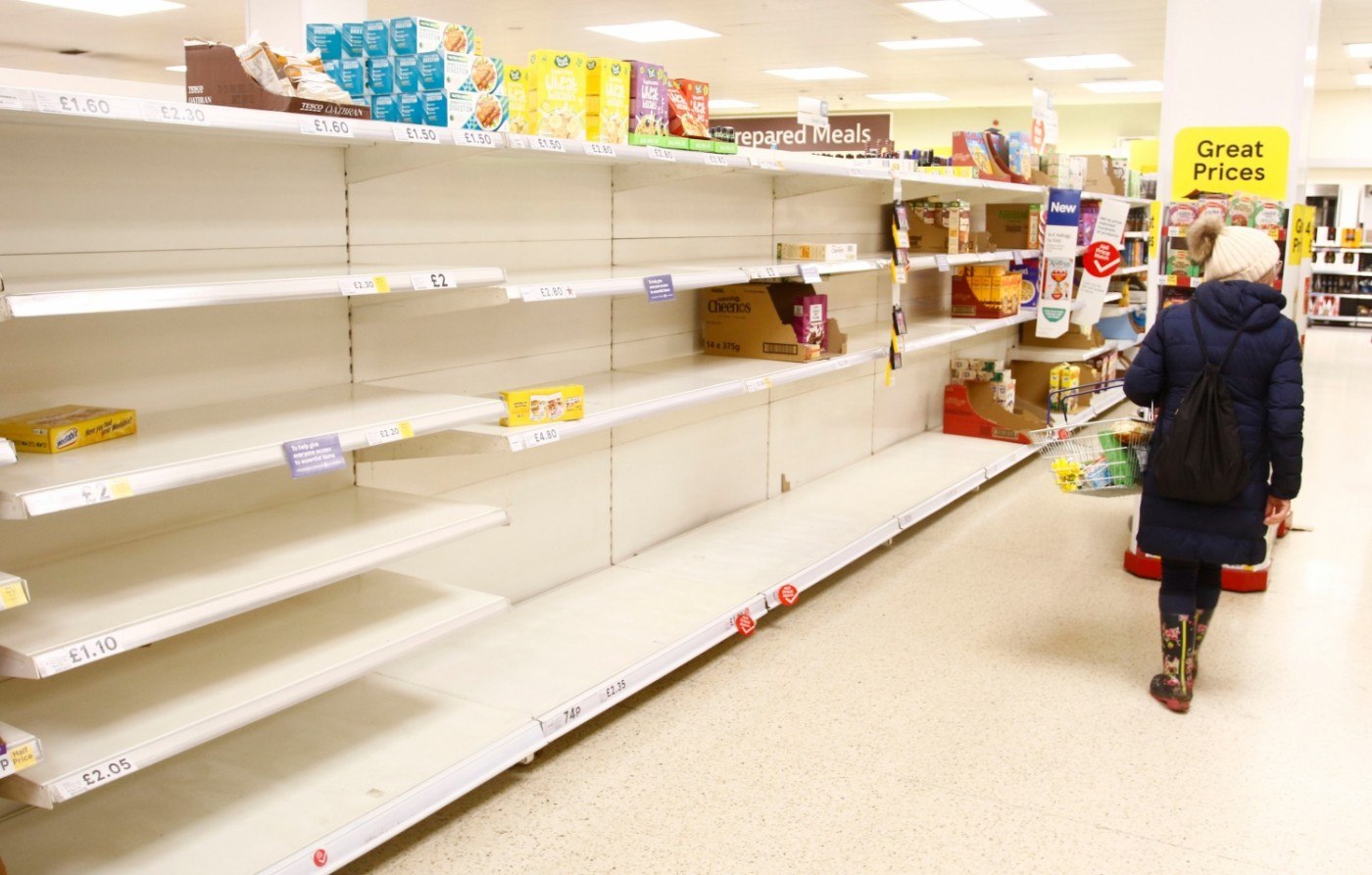 Japonezii sunt îndemnați să nu cumpere în exces, în ciuda unui avertisment privind producerea unui mega-cutremur