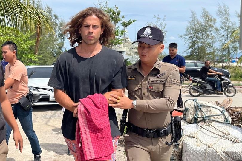 Un bucătar YouTube a fost condamnat la închisoare pe viață pentru uciderea unui chirurg plastician, pe o insulă de vacanță din Thailanda Un bucătar YouTube a fost condamnat la închisoare pe viață pentru uciderea unui chirurg plastician, pe o insulă de vacanță din Thailanda