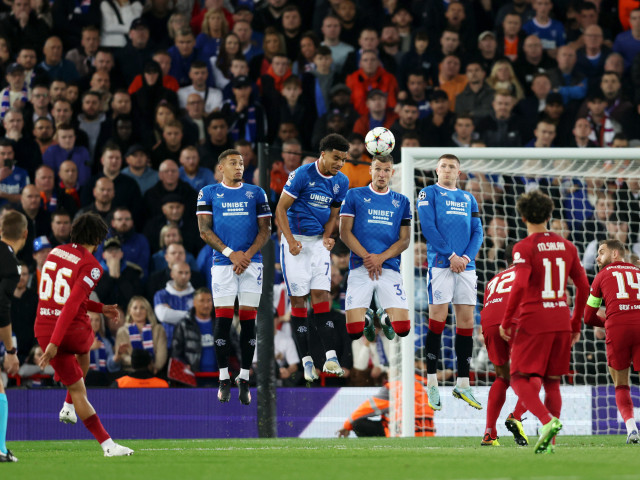 Liverpool nu vrea să-l piardă și îl face cel mai bine plătit din Premier League