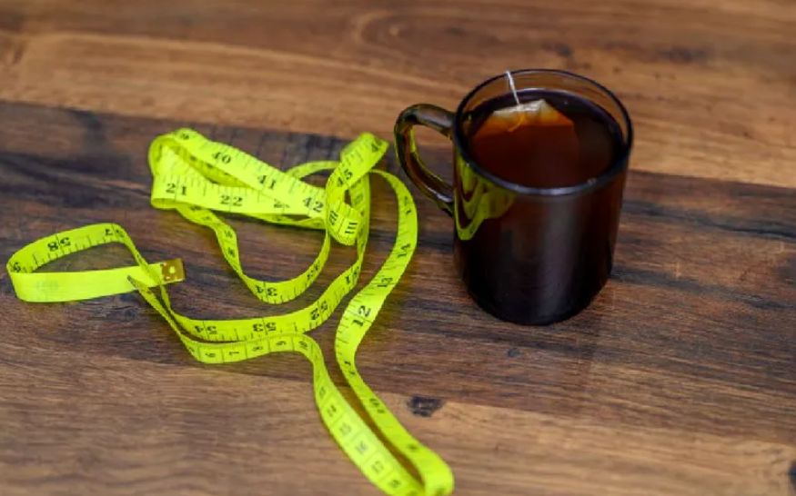 Ceaiurile care îți topesc grăsimea de pe burtă în timpul nopții. Stimulează metabolismul în mod natural