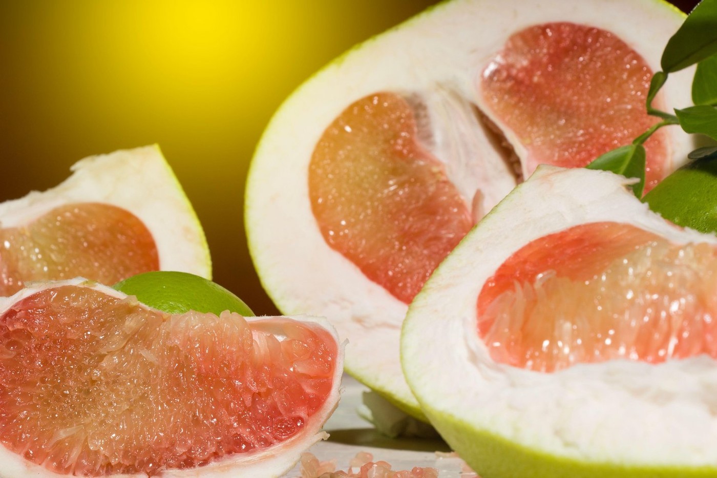 Beneficiile consumului de pomelo. Superalimentul exotic cu efecte uimitoare asupra sănătății. Cum se mănâncă corect acest fruct Beneficiile consumului de pomelo. Superalimentul exotic cu efecte uimitoare asupra sănătății. Cum se mănâncă corect acest fruct