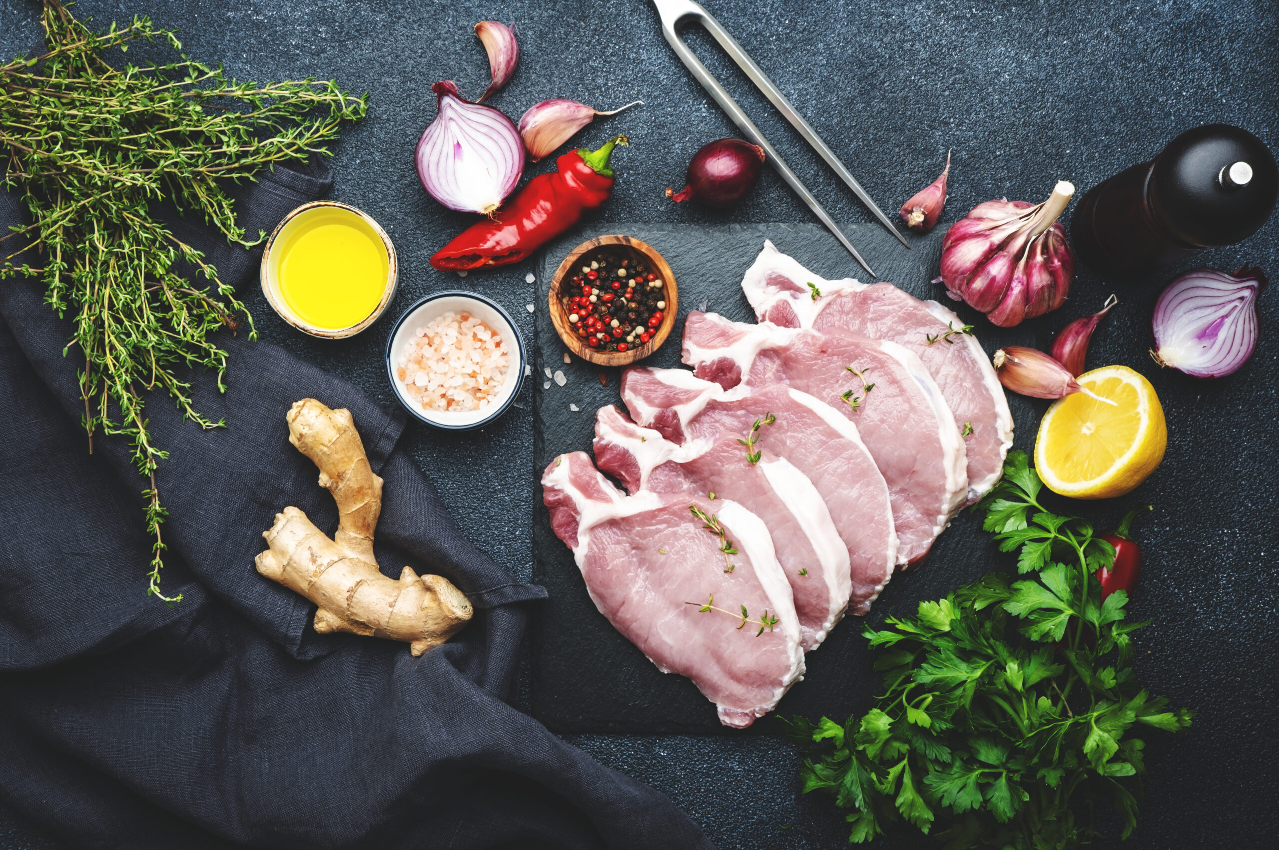 Pericolele ascunse din carnea de PORC. La ce boli riști să te expui