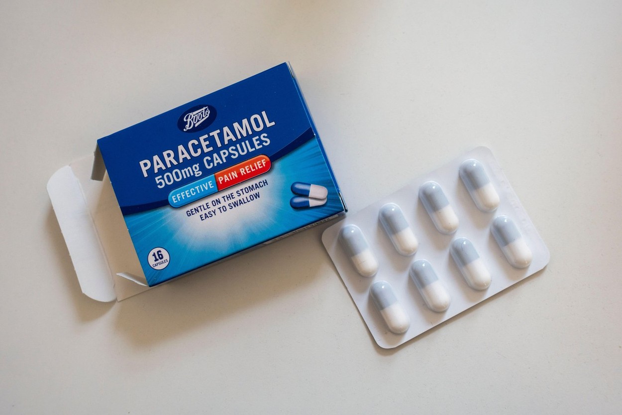 Paracetamolul afectează ficatul și se poate ajunge și la transplant, dacă este consumat în exces. Care e doza după care acest medicament devine TOXIC