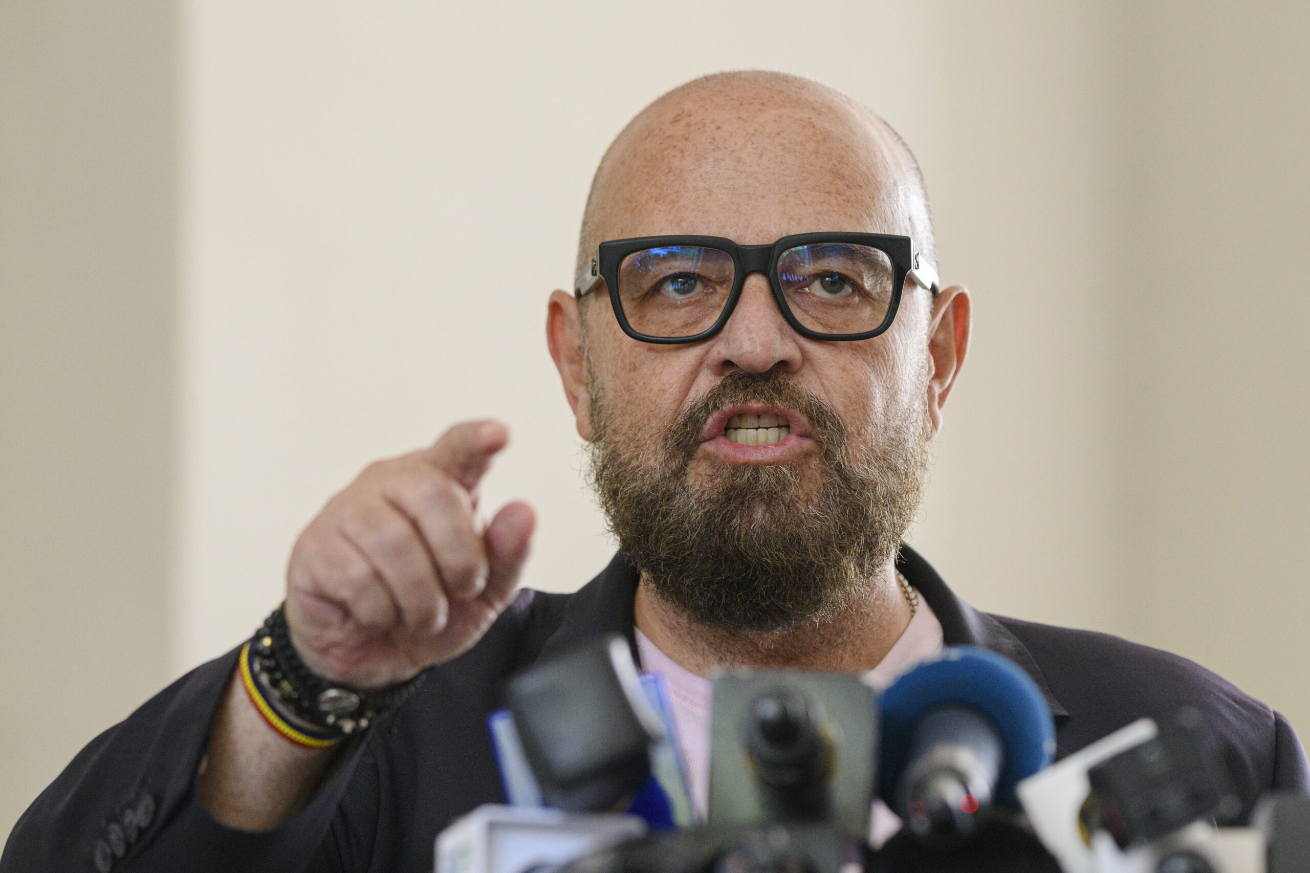 „Autobuze murdare și igienizare precară”