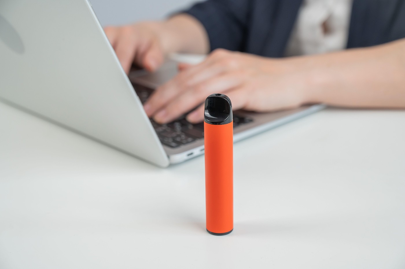 După Marea Britanie, încă un stat european interzice țigările electronice de unică folosință