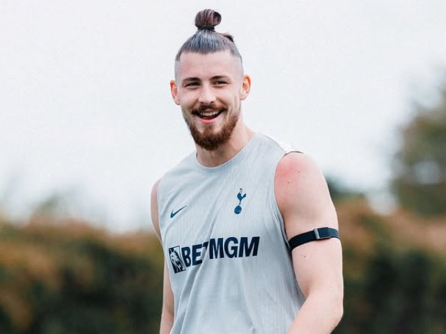 După 6 luni, Tottenham a făcut anunțul despre Radu Drăgușin