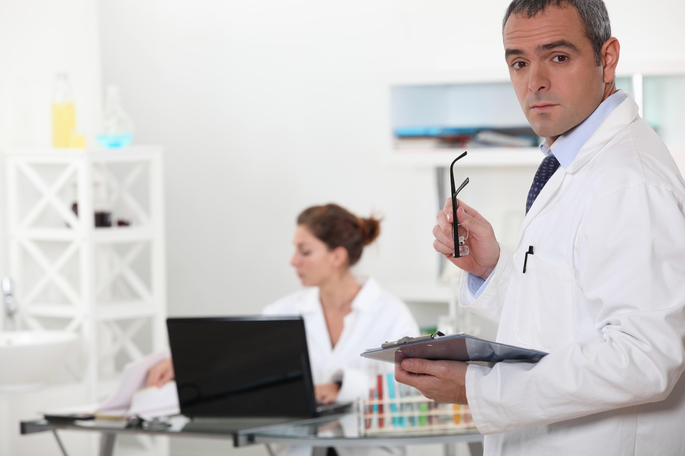 Ministrul Sănătății vrea să trimită medici de familie în spitalele de urgență. 70% dintre cazuri nu sunt urgențe reale