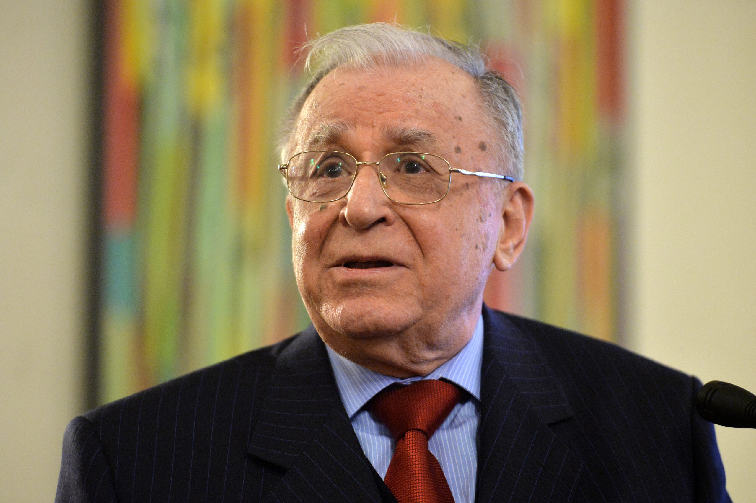 Cum se manifestă boala mortală care l-a răspus pe Ion Iliescu. Simptomele adesea ignorate pot fi fatale. Ce spun medicii