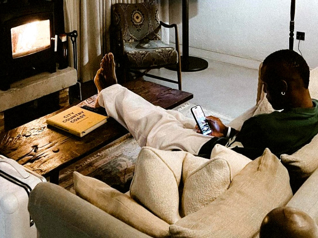 Scandal de proporții! A rămas la hotel și refuză să se mai întoarcă, după ce i-a fost blocat transferul