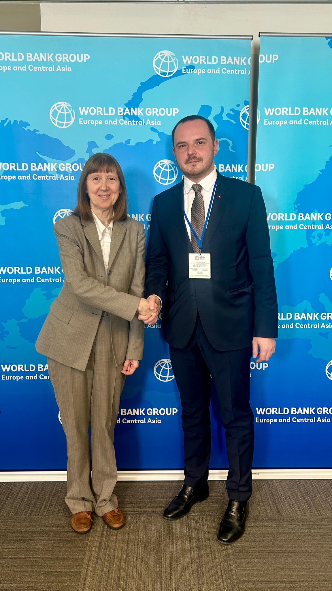 Rogobete a discutat cu vicepreşedintele Băncii Mondiale despre necesitatea construirii unui nou Spital de Arşi în Capitală Rogobete a discutat cu vicepreşedintele Băncii Mondiale despre necesitatea construirii unui nou Spital de Arşi în Capitală