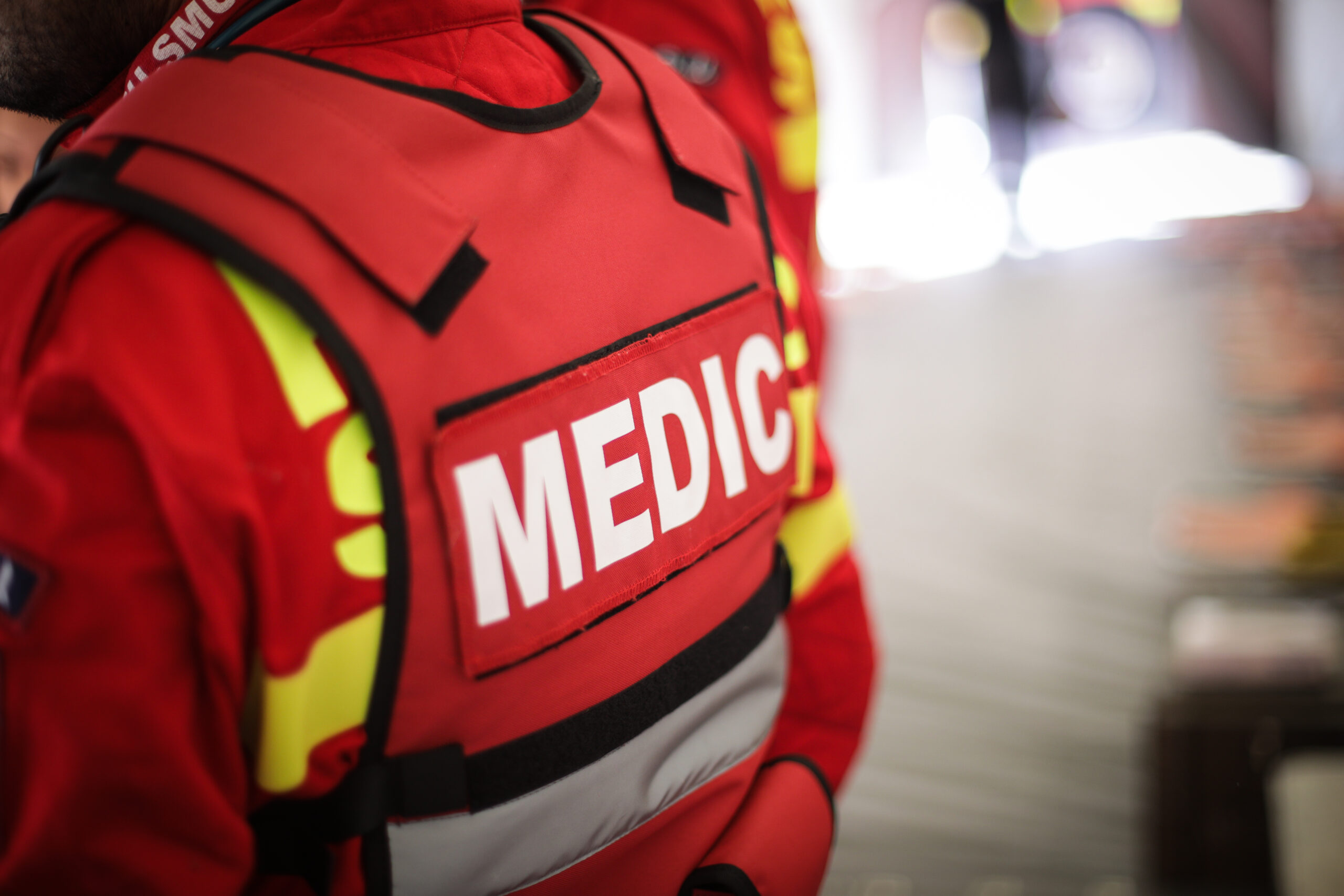 O tânără a crezut că are gripă, dar medicii au diagnosticat-o cu o boală potențial letală după o ieșire într-un pub